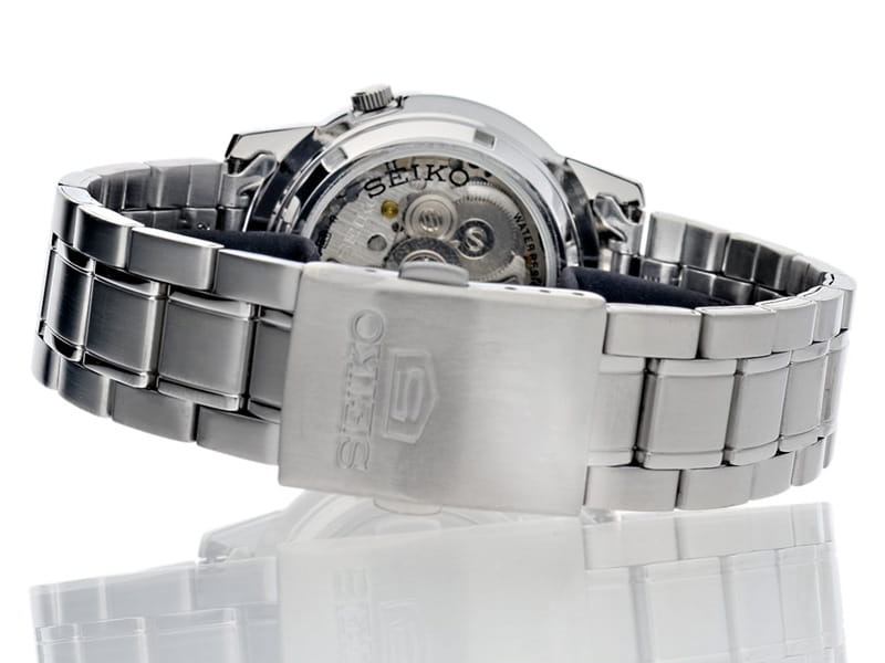 Seiko SNKE49K1 мужские часы застежка крупным планом