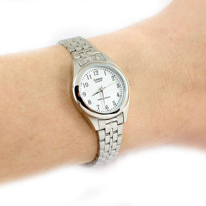 Casio LTP-1129PA-7B женские часы застежка крупным планом