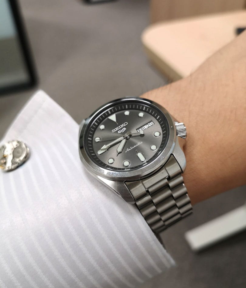 Seiko Seiko 5 Sports SRPE51K1 , наручные мужские часы фото под углом