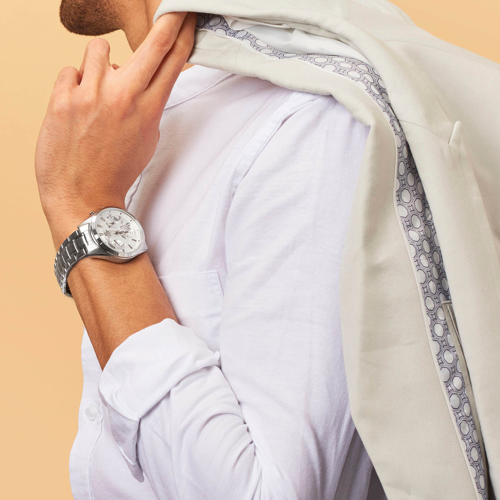 Casio EFV-580D-7A мужские часы застежка крупным планом