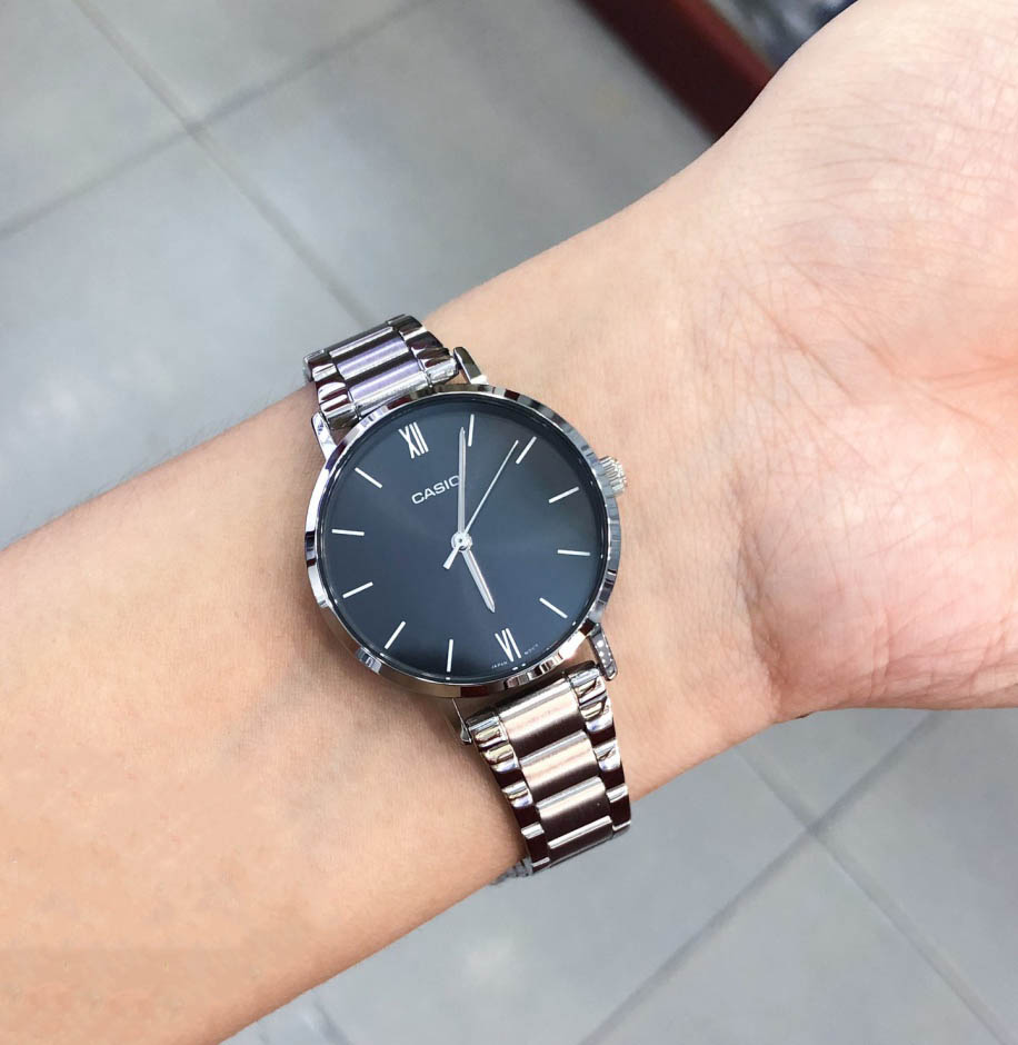 Casio Casio Collection LTP-VT02D-1A , наручные женские часы фото под углом