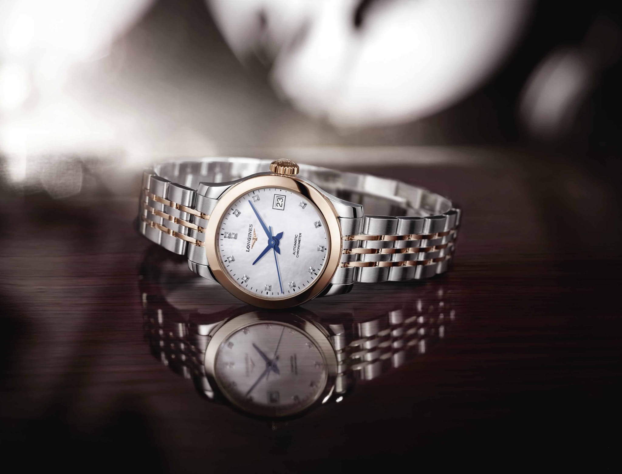 Longines L23205877 женские часы застежка крупным планом