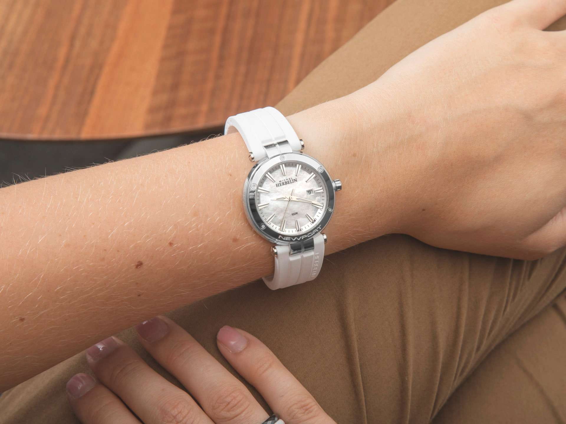 Оригинальные часы Herbelin Herbelin Newport 14288AP19CW кварцевые калибр механизма ronda 785 общий вид