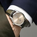 Hamilton H42415801 мужские часы застежка крупным планом