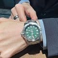 Breitling Breitling Avenger Automatic 42 A17328101L1A1, avenger швейцария мужские часы на браслете нержавеющая сталь боковой вид