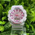 Casio Casio G-Shock GMA-S130NP-8A электронные женские часы часы крупный план  циферблата