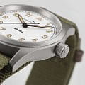 Hamilton H69301910 мужские часы застежка крупным планом