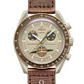 Swatch Swatch x Omega Bioceramic Moonswatch Mission to Saturn SO33T100  SO33T100 кварцевые мужские часы бежевый циферблат, браслет нейлон — вид спереди