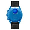 Swatch Swatch x Omega Bioceramic Moonswatch Mission to Neptune SO33N100 , наручные мужские часы фото под углом