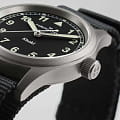 Hamilton Hamilton Khaki Field Quartz 33mm H69301430 кварцевые мужские часы часы крупный план черный циферблата
