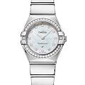 Omega Omega Constellation 131.15.25.60.55.002  13115256055002 кварцевые женские часы  перламутровый циферблат, браслет нержавеющая сталь — вид спереди